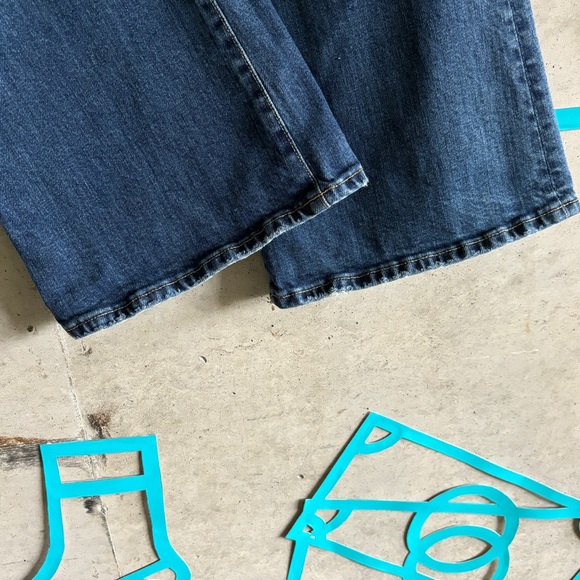 Everlane The High Rise Flare Jeans - Picture 3 of 7